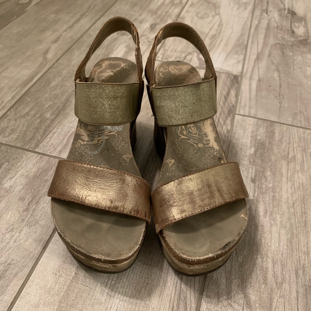 OTBT Wedges Gold 6